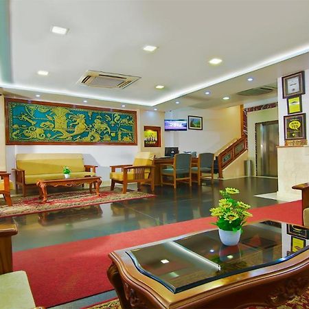 Hotel Excellency Kochi Exterior foto
