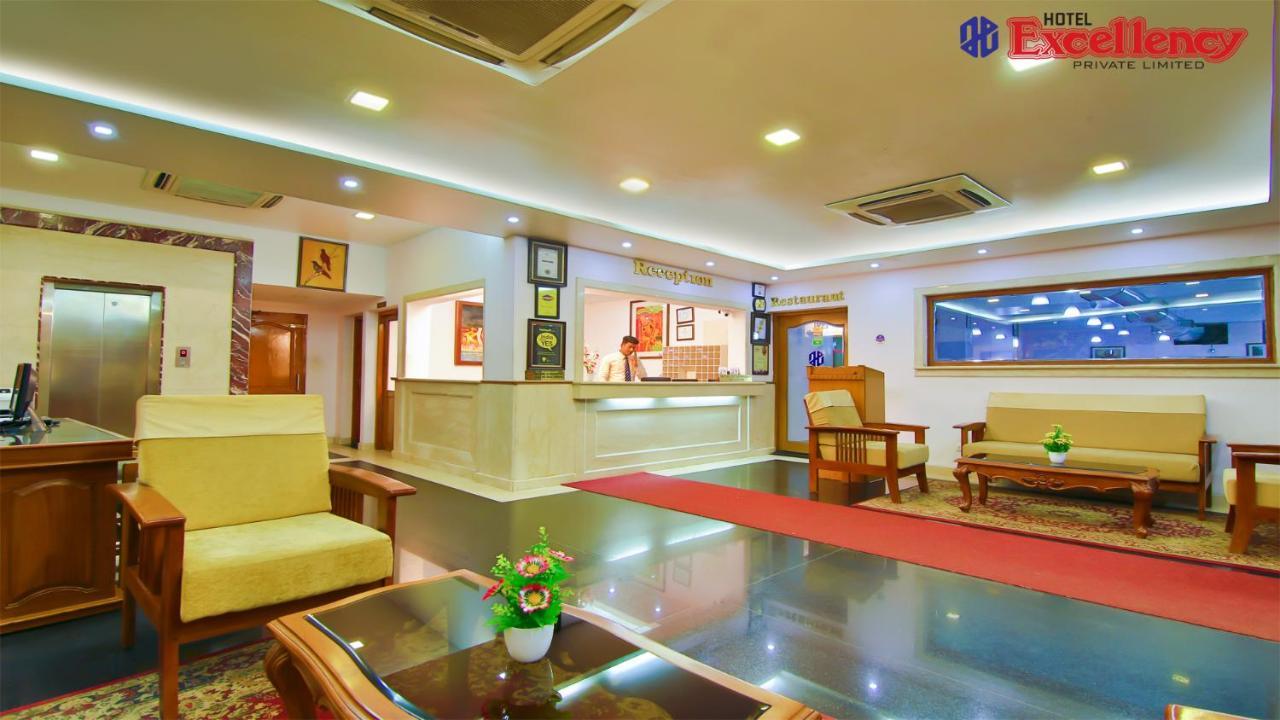 Hotel Excellency Kochi Exterior foto